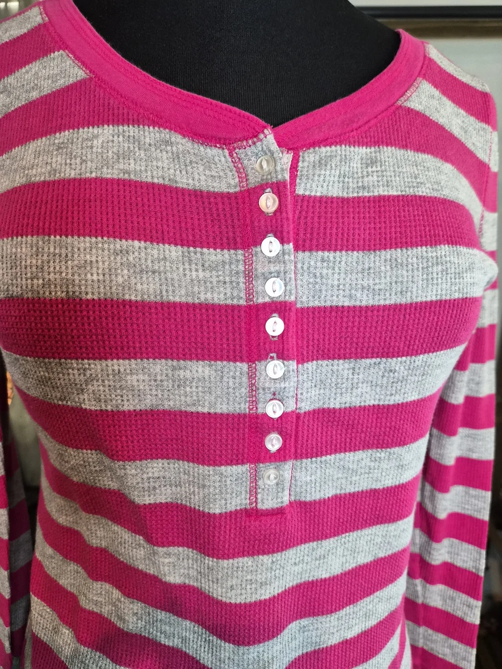 Aeropostale Stretch Pink and Light Gray Striped Long-Sleeve Henley #0297 - Picture 2 of 4
